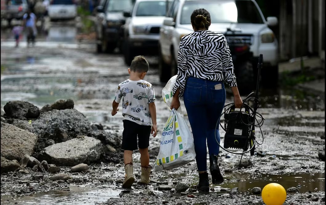 Deja huracán Polo cinco personas desaparecidas