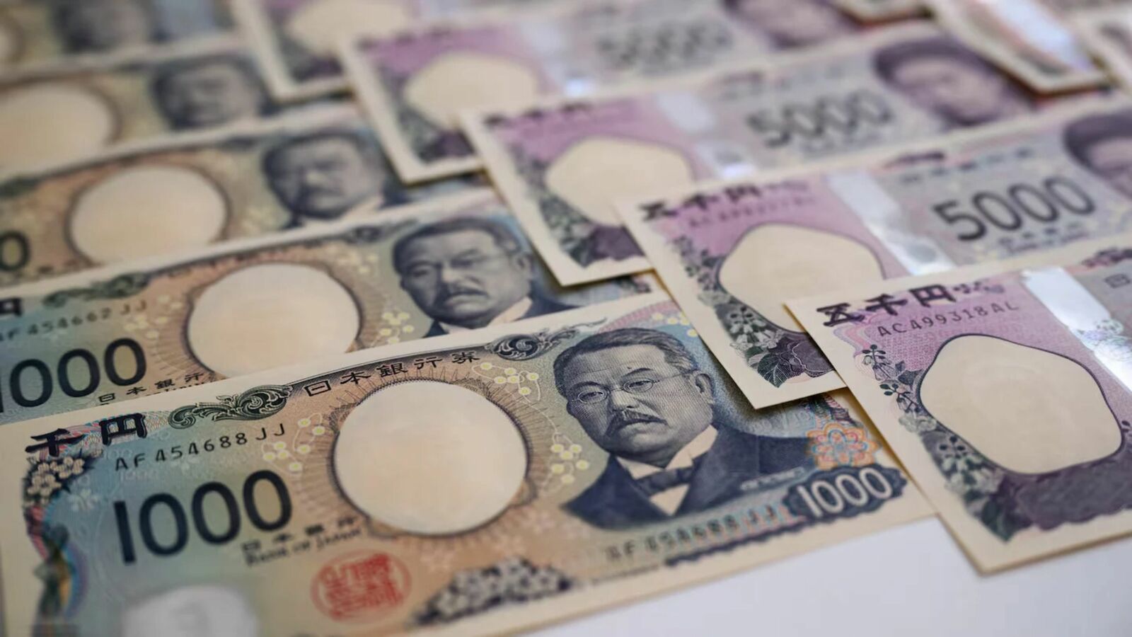 Yen sube 0.4% tras nueva advertencia de Japón sobre su debilidad