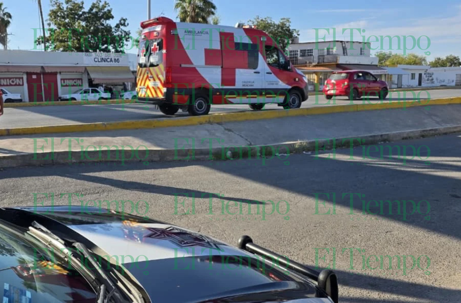 Dos niños y una mujer terminan lesionados tras caer de motocicleta 
