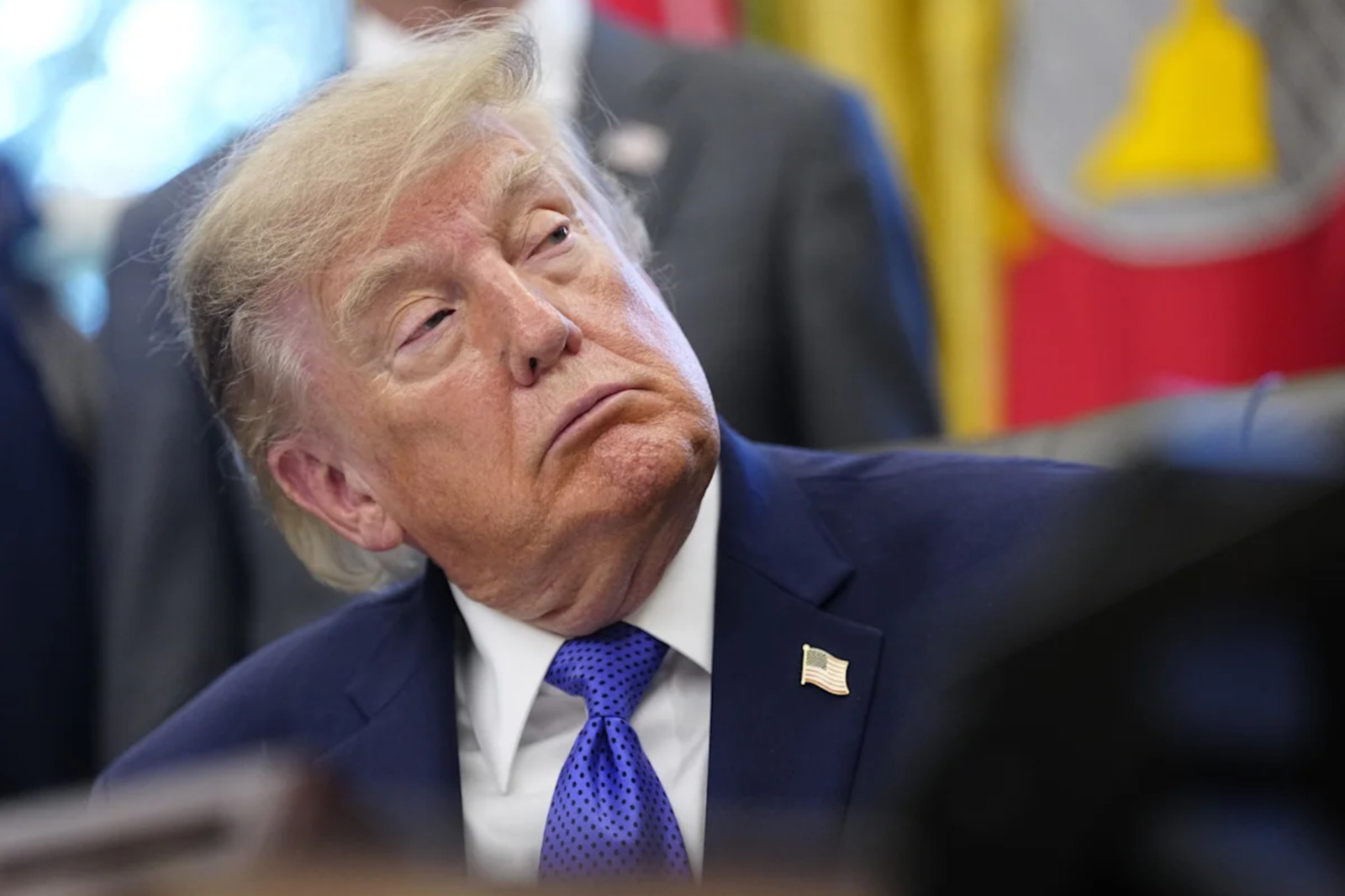 Trump elimina normas de Biden que ampliaban protecciones LGBTQI en escuelas de EU