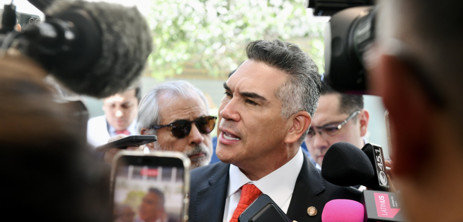 Alejandro Moreno pide extraditar a Amílcar Olán desde Suiza
