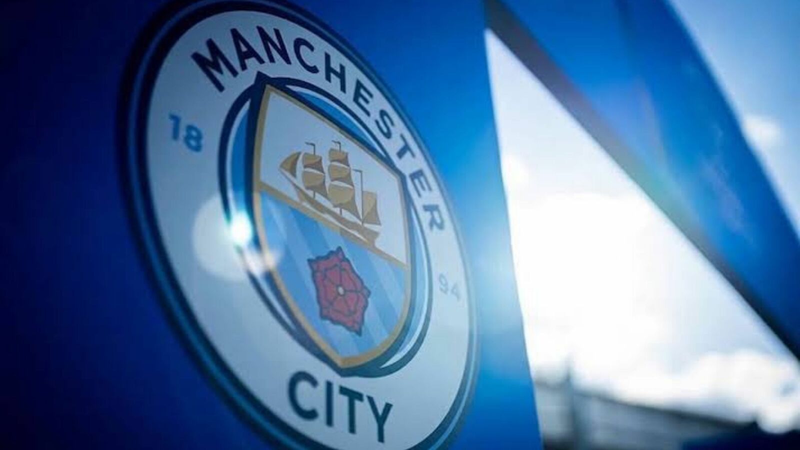 Manchester City es declarado culpable de graves infracciones financieras
