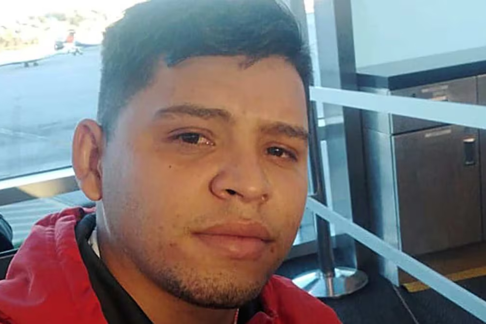 Gobierno de Trump acusa a migrante venezolano baleado por ICE en Austin