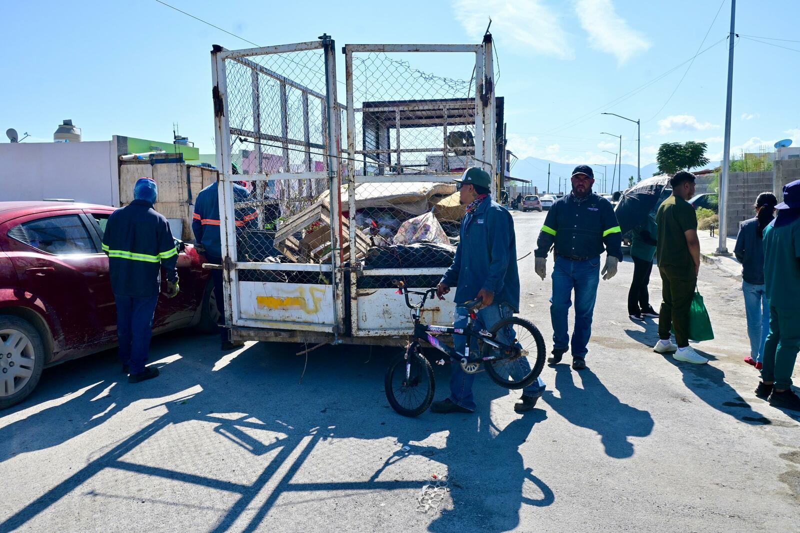 Sari lleva brigada de descacharrización y prevención a Rieles del Valle