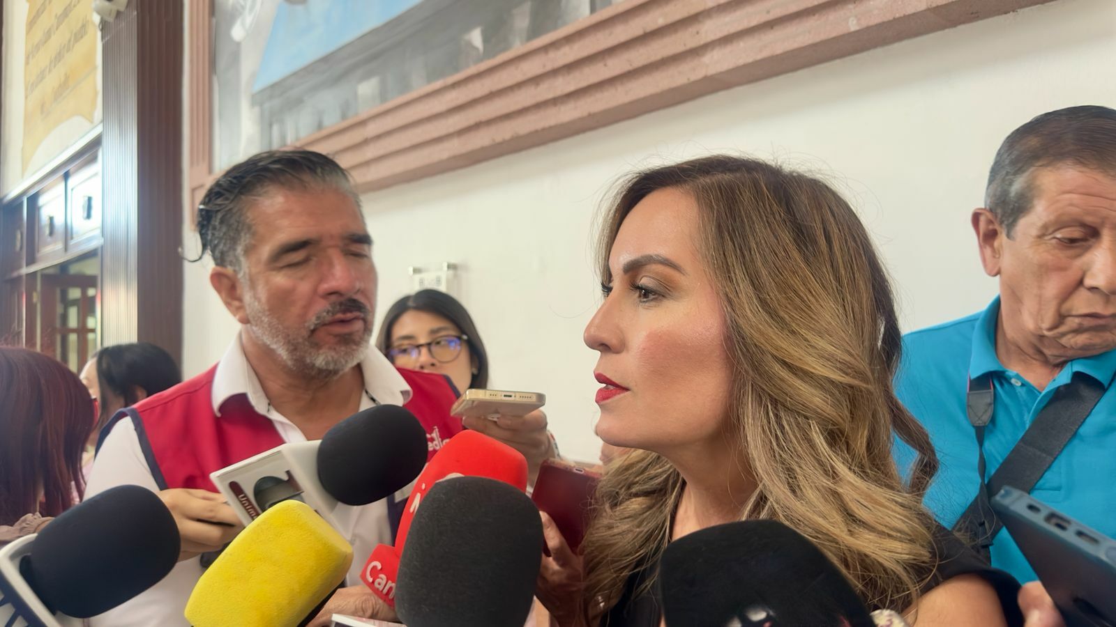 Disciplina: La diputada Magaly Hernández cuestiona qué ocurrirá con alumnos que incumplan de forma reiterada la restricción. Disciplina: La diputada Magaly Hernández cuestiona qué ocurrirá con alumnos que incumplan de forma reiterada la restricción.