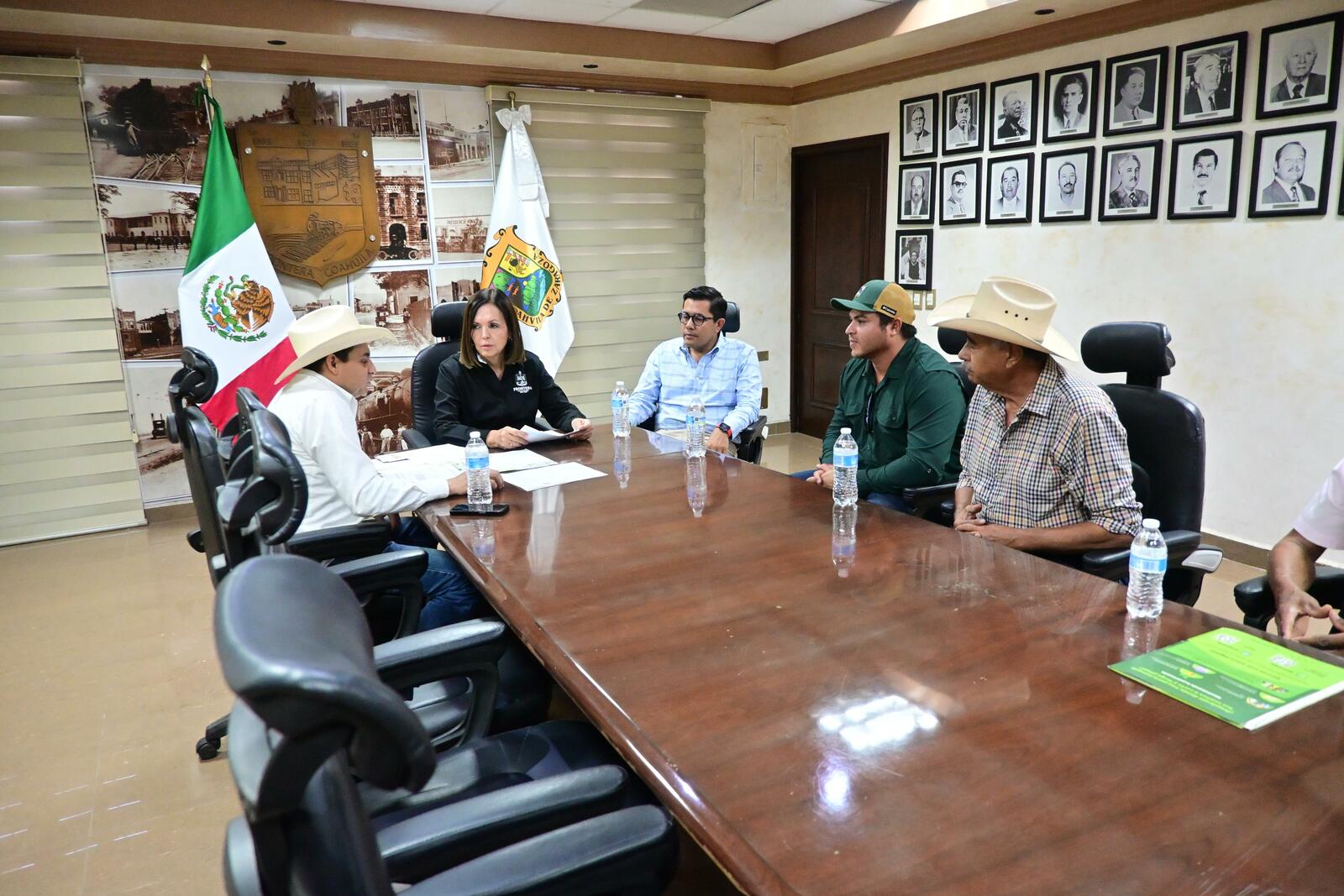 Con el corazón en los ejidos Sari apoya ganado local 