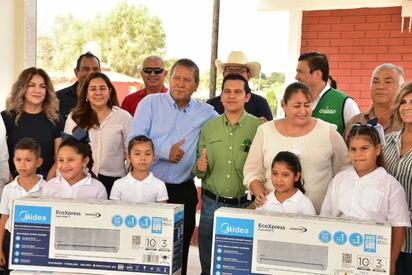 Entregan minisplits mediante “Alcalde en tu Escuela” en Santa María