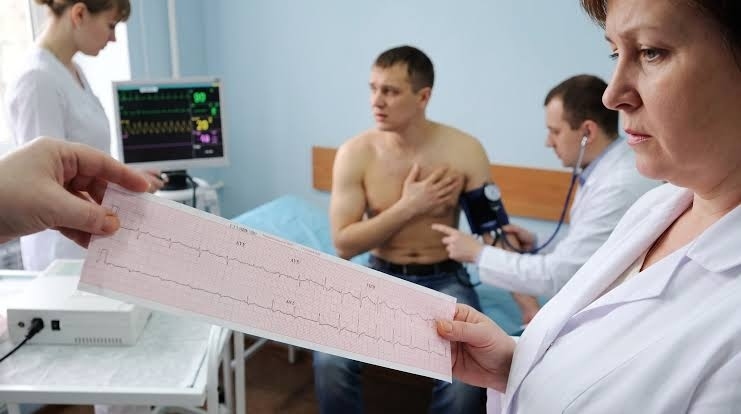 Cuatro síntomas del corazón que no conviene ignorar