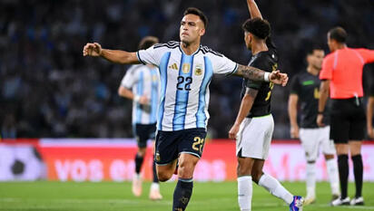 Argentina muestra su profundidad y golea 4-0 a Bolivia
