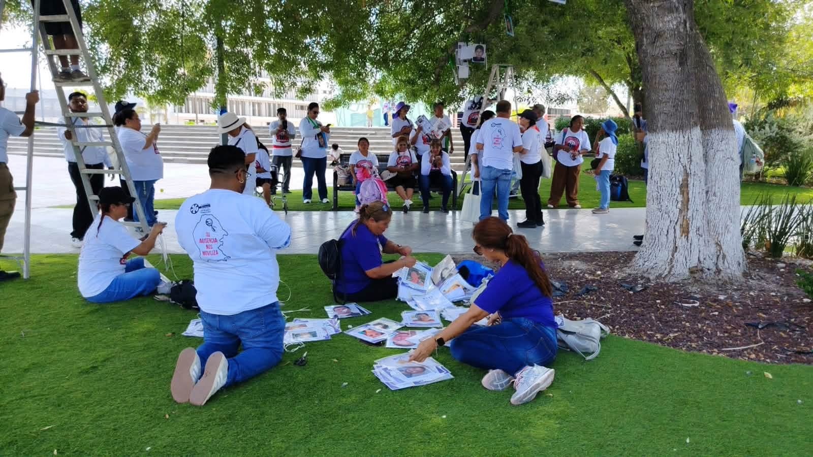 Búsqueda: Las actividades comenzaron con una caminata pacífica por esta frontera, en la que participaron madres, padres y familiares