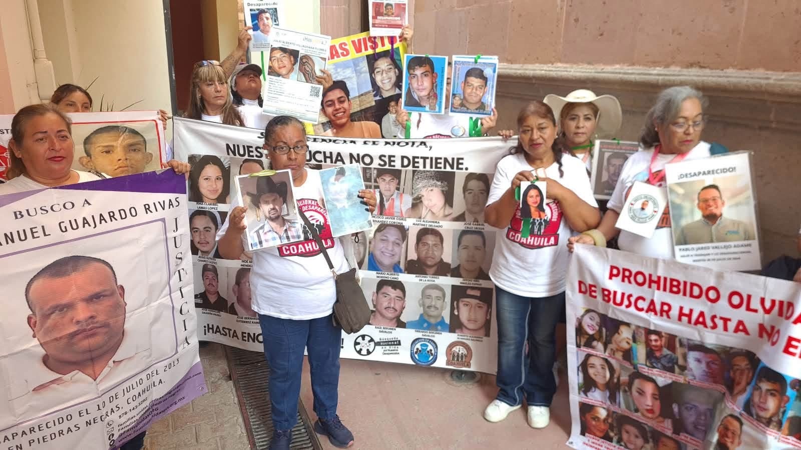 Búsqueda: Las actividades comenzaron con una caminata pacífica por esta frontera, en la que participaron madres, padres y familiares