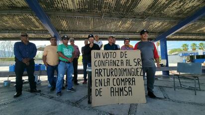 Exobreros dan voto de confianza a Arturo Domínguez por AHMSA