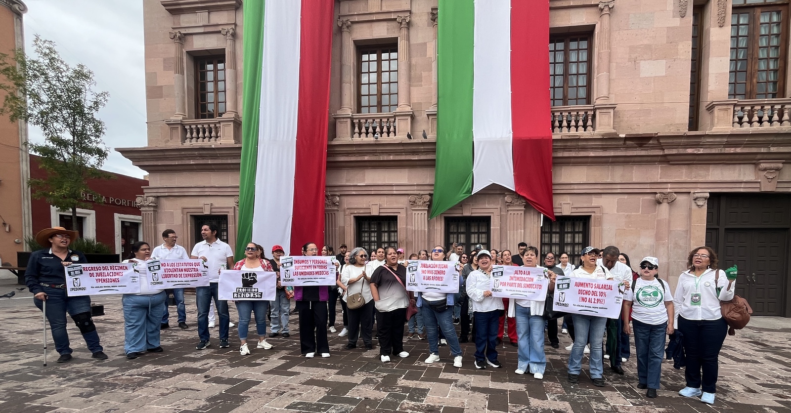 Trabajadores del IMSS marchan por salario y pensiones dignas