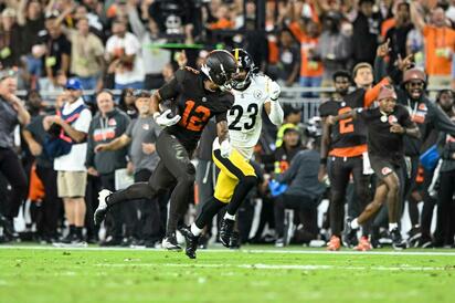Browns vencen 27-24 a Steelers con gol de campo en el último segundo
