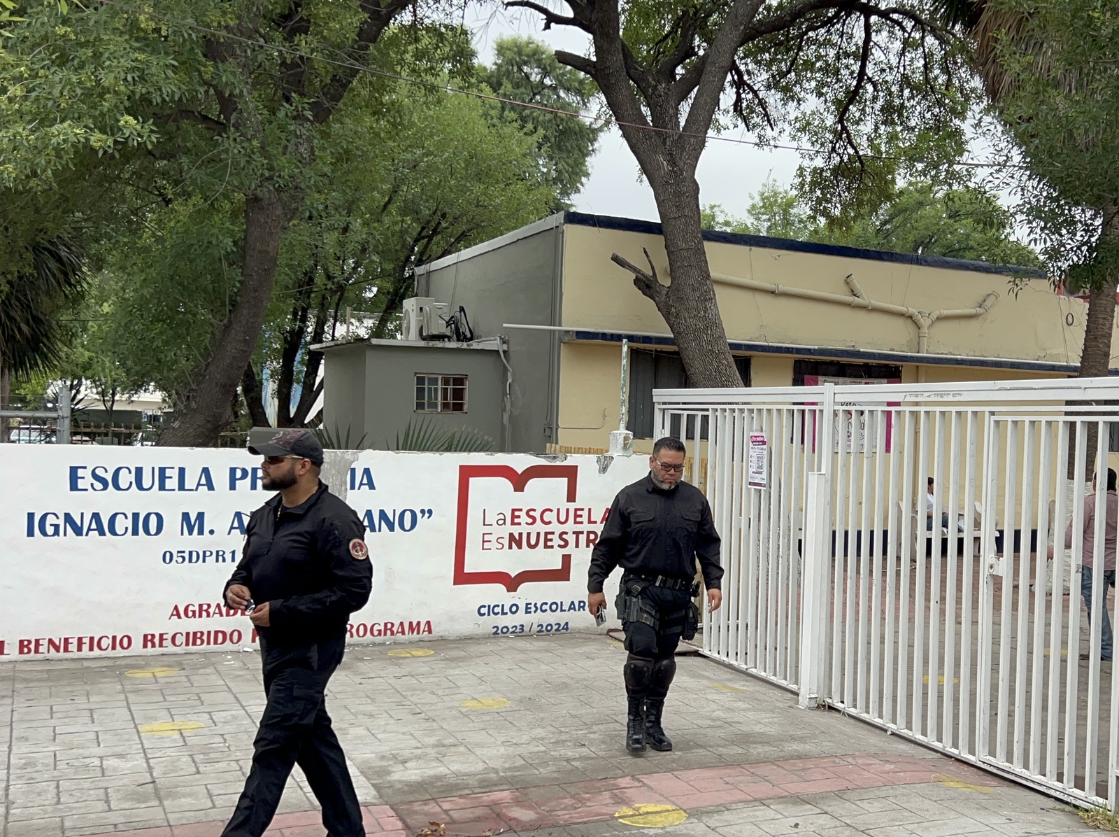    Tras los hechos registrados en una escuela de Torreón, donde una integrante del personal educativo perdió la vida y cuatro personas resultaron lesionadas,