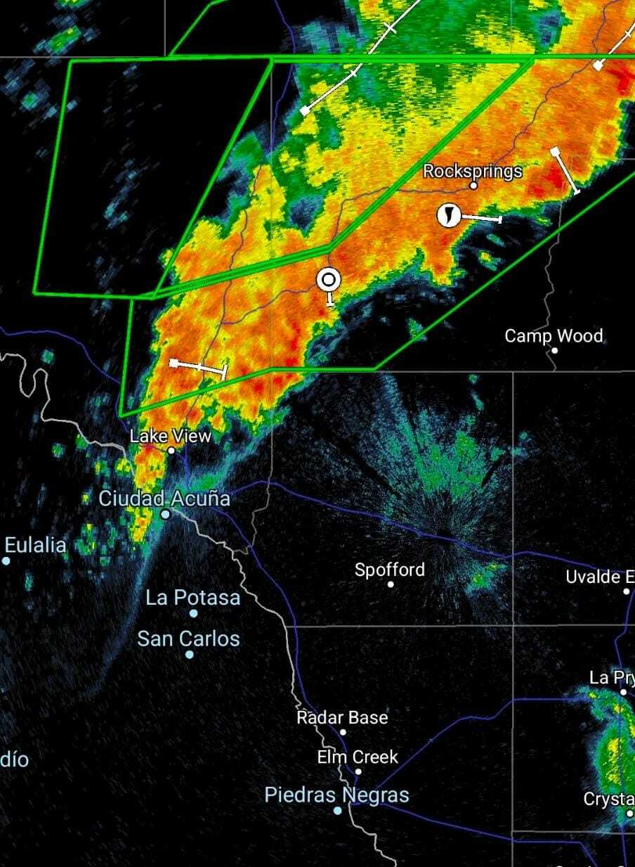 Una precipitación acumulada de aproximadamente dos pulgadas se registró durante la tarde y noche del jueves en Acuña, Coahuila, sin que se reportaran