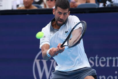 Djokovic remonta ante Bu y avanza a cuartos de final en Pekín