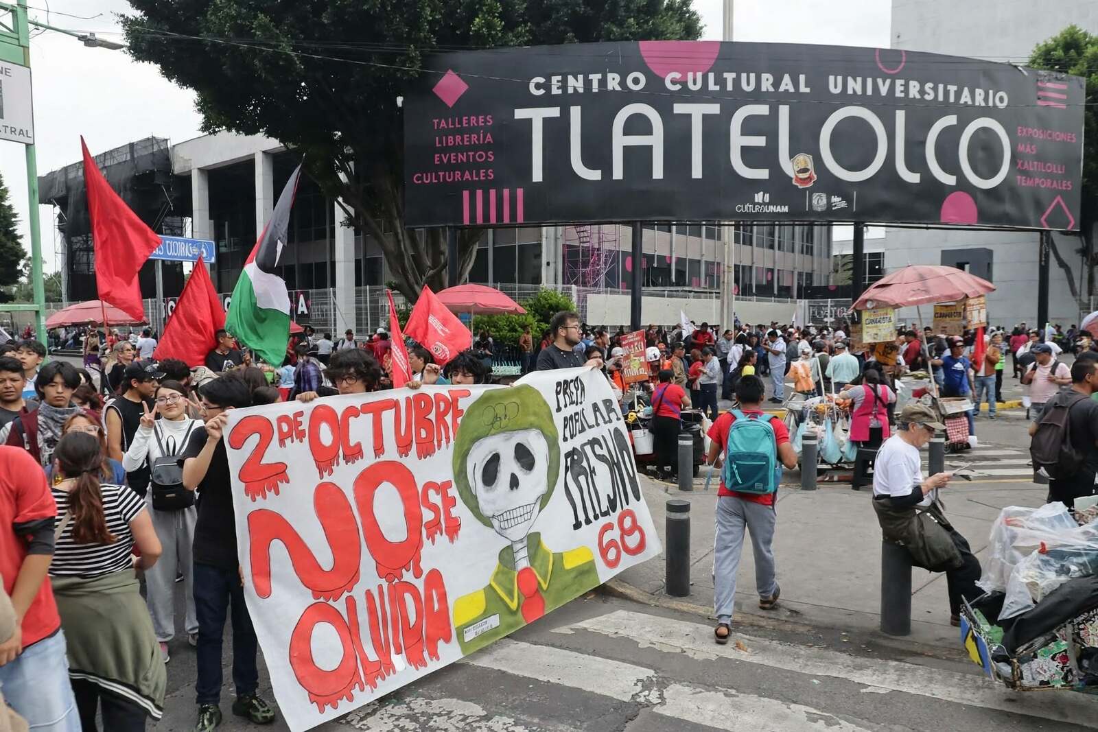 Saqueos y enfrentamientos marcan marcha del 2 de octubre en CDMX