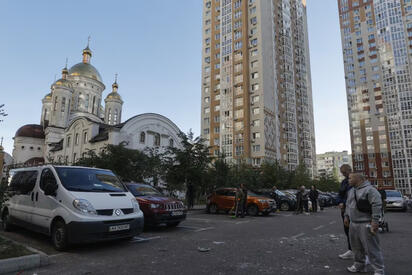 La cancillería rusa pidió a diplomáticos y extranjeros salir de Kiev, luego de nuevos ataques contra puentes estratégicos de la capital ucraniana.  Moscú.–