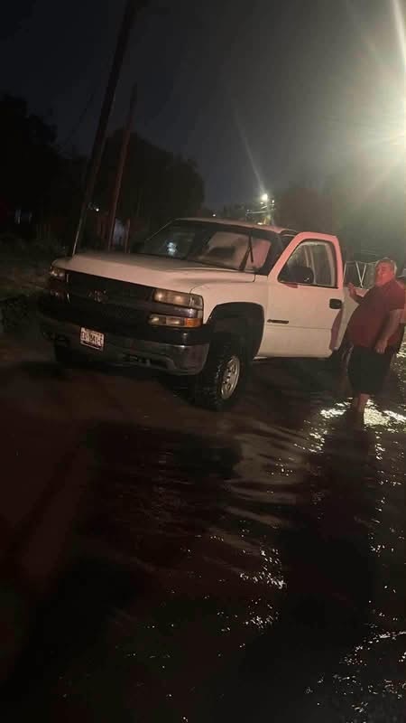 Lluvias: La precipitación comenzó alrededor de las 11:30 de la noche del viernes y continuó hasta aproximadamente la una de la mañan. Lluvias: La precipitación comenzó alrededor de las 11:30 de la noche del viernes y continuó hasta aproximadamente la una de la mañan.