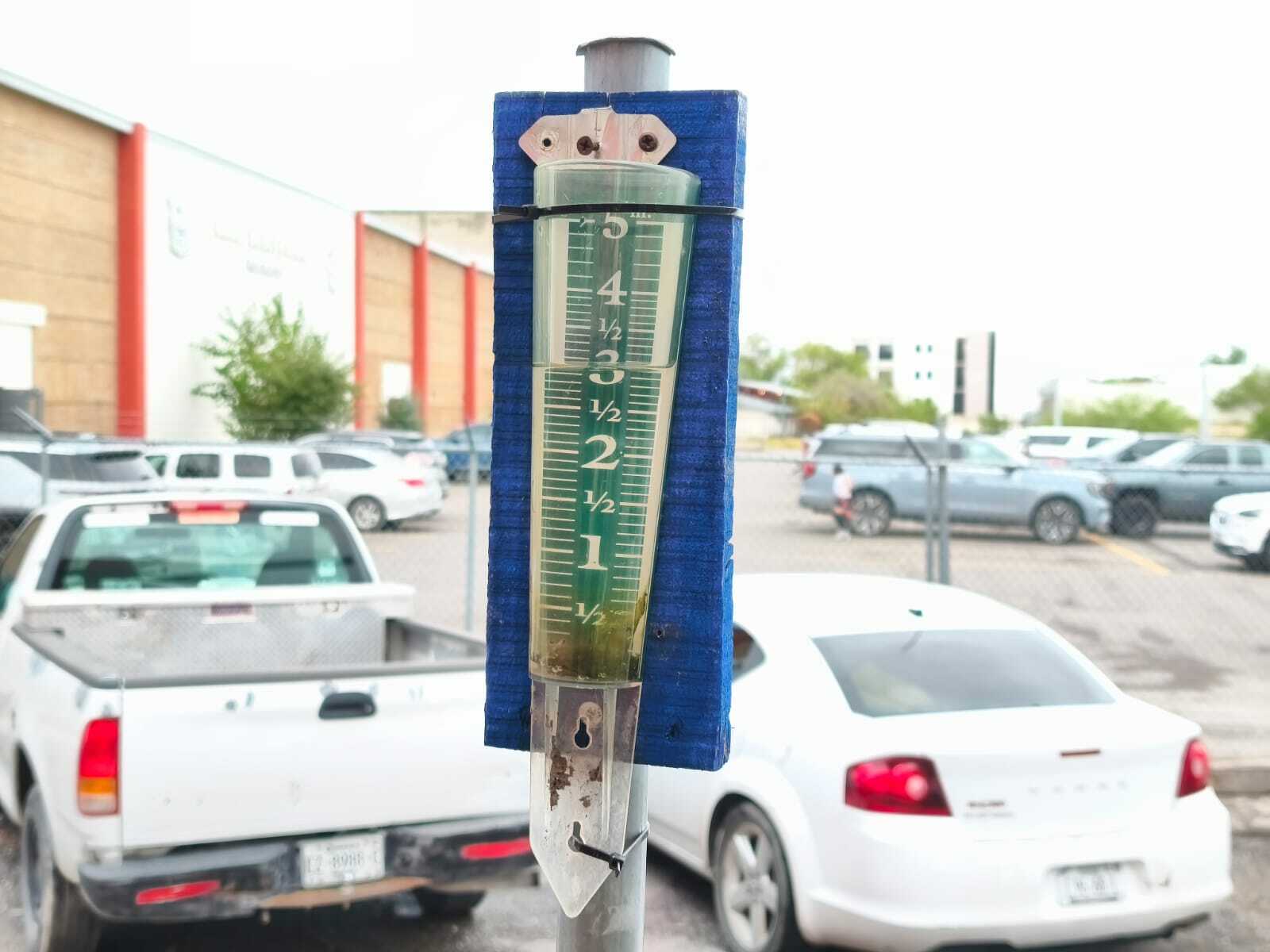 Lluvia deja siete vehículos varados en Piedras Negras
