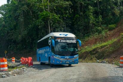 Caída de autobús a un barranco deja cuatro muertos y tres heridos en Colombia