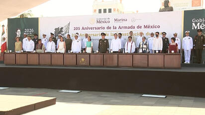 Claudia Sheinbaum encabezó en Veracruz la ceremonia por los 205 años de la Armada de México y el 202 aniversario de la Constitución de 1824.