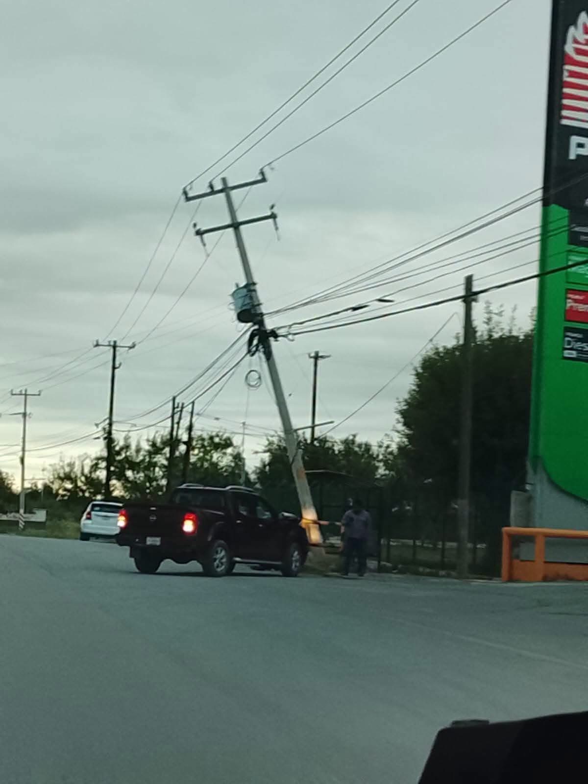 Accidente: El accidente provocó la movilización de elementos de Tránsito y Vialidad, quienes acudieron al lugar para verificar lo ocurrido. Accidente: El accidente provocó la movilización de elementos de Tránsito y Vialidad, quienes acudieron al lugar para verificar lo ocurrido.