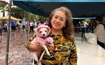 La chihuahua compaña a Karina quien sufre de ataques epilépticos desde hace seis años y se convierte en refugio durante sus momentos de mayor vulnerabilidad.