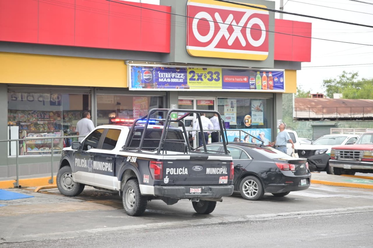 Asaltan Oxxo sobre Matamoros y Carranza en plena zona Centro