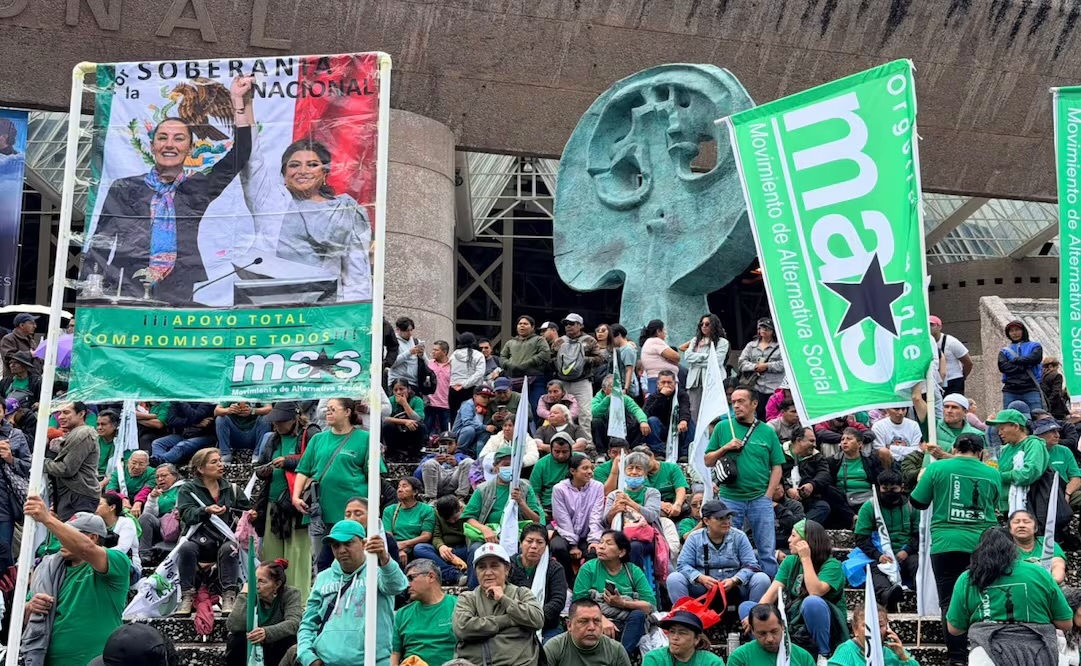 Simpatizantes de Brugada llenan inmediaciones del Auditorio Nacional