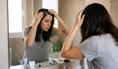 Caída del cabello en mujeres: cuándo puede ser una señal de salud