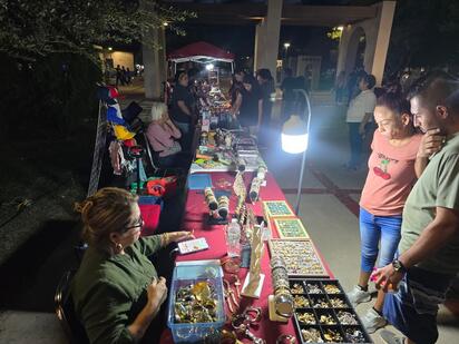 Emprendedores locales aprovechan la Macroplaza para impulsar sus ventas