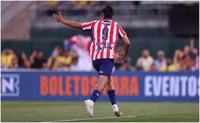 Chivas le gana al América con doblete de Ángel Sepúlveda