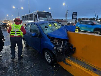 Muere conductor tras impactar su automóvil contra puente en Ramos Arizpe