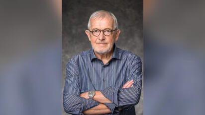 Nobel de Física 2026 reconoce a Francis Halzen por estudiar neutrinos