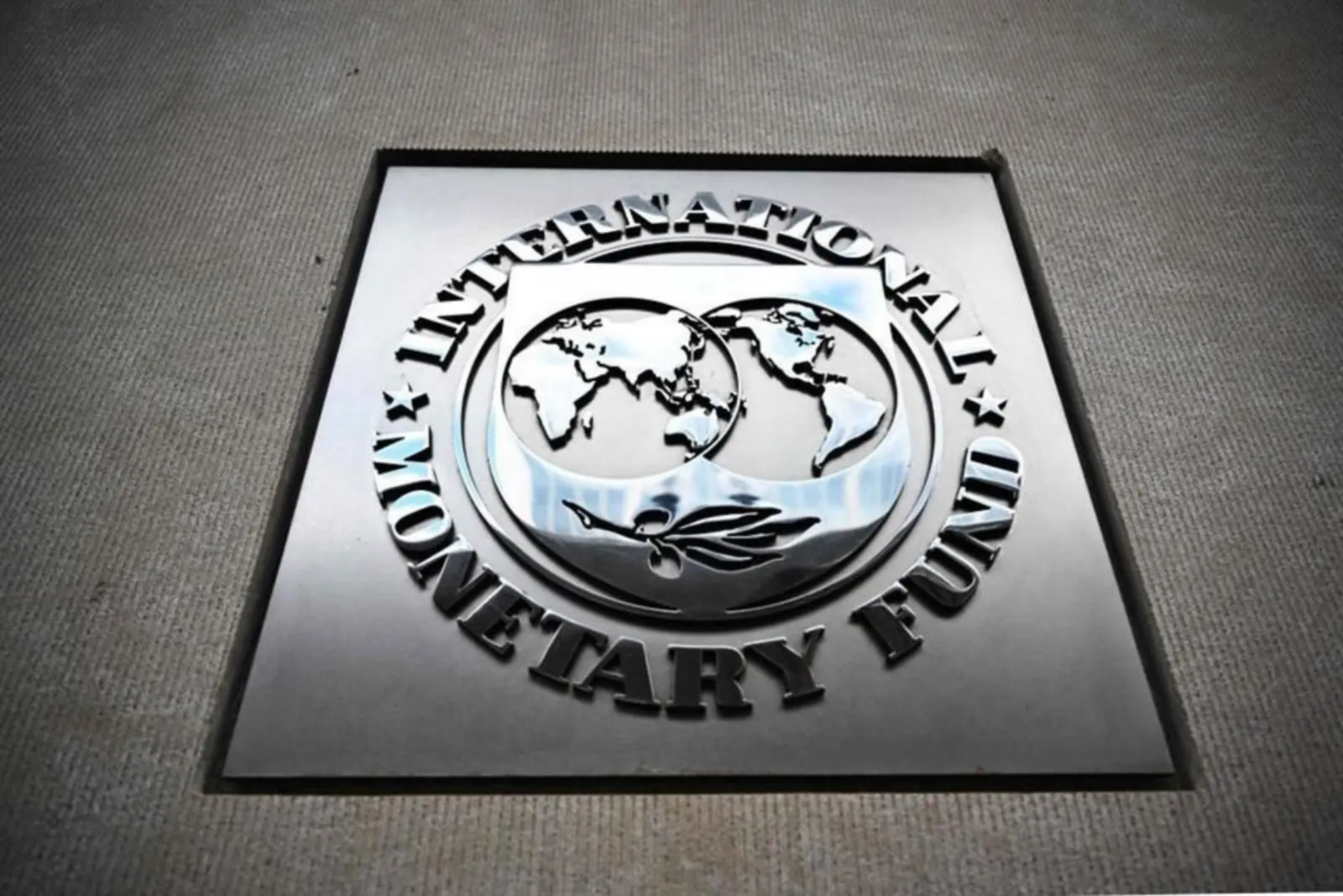 FMI destaca ayudas temporales para enfrentar el aumento del costo de vida