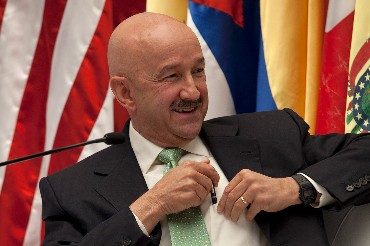 Carlos Salinas participa en conversatorio sobre México en Harvard