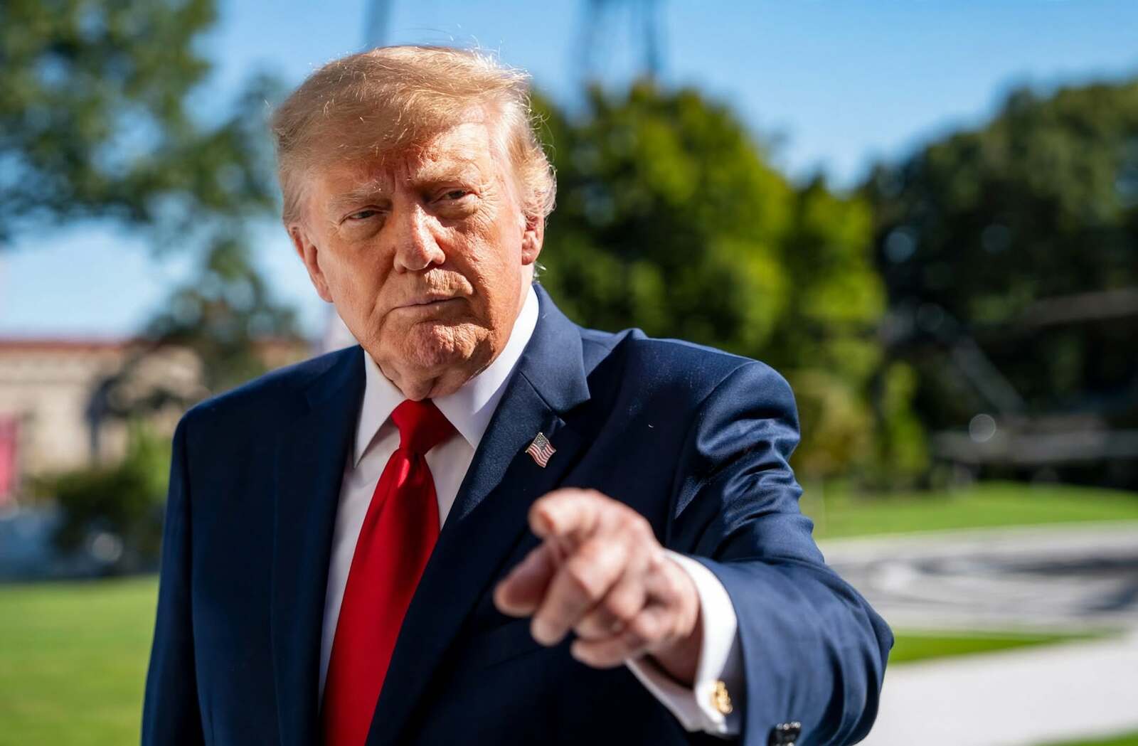 Trump afirma que la guerra contra Irán terminará “por las buenas o por las malas”