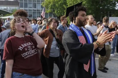 El gobierno de Estados Unidos propuso cobrar hasta 70 mil dólares a universidades por estudiantes internacionales que busquen trabajar mediante el programa