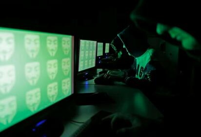 Condenan a hombre por usar IA y 10 mil bots para inflar streams
