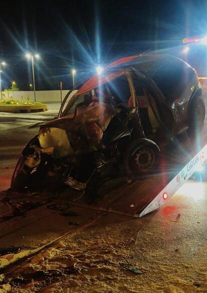 Enfermero del IMSS resulta gravemente herido tras choque contra semáforo