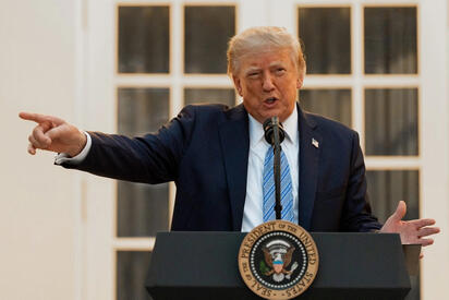 Trump llama “enemigos” a quienes sigan usando el término IA