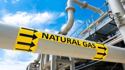 Productores de gas natural en México enfrentan regalías hasta tres veces mayores que en Estados Unidos, según el empresario Óscar Roldán.  Los productores