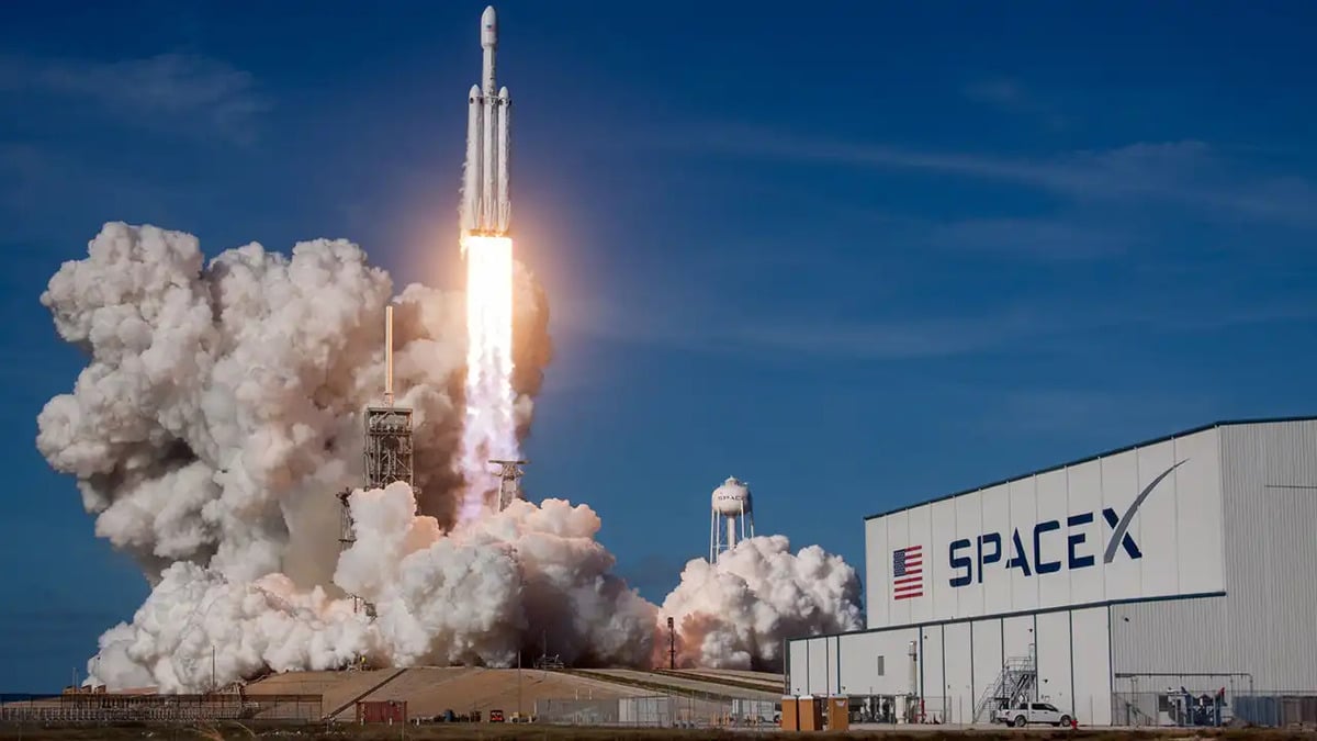 SPACEX SpaceX negocia préstamos y deuda por 40 mil millones de dólares para adquirir chips de Nvidia y ampliar su infraestructura de inteligencia artificial terrestre