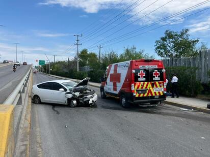Fuerte choque en puente del Pape deja dos conductores lesionados