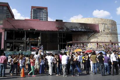 Familiares de víctimas del Casino Royale exigen protección tras liberación de dos implicados