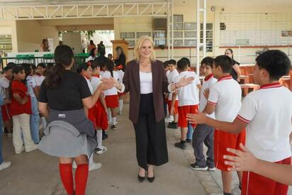 Entregan mobiliario escolar a cuatro instituciones educativas de Múzquiz