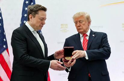 Trump entrega a Elon Musk la Medalla Nacional de Ciencia de EU