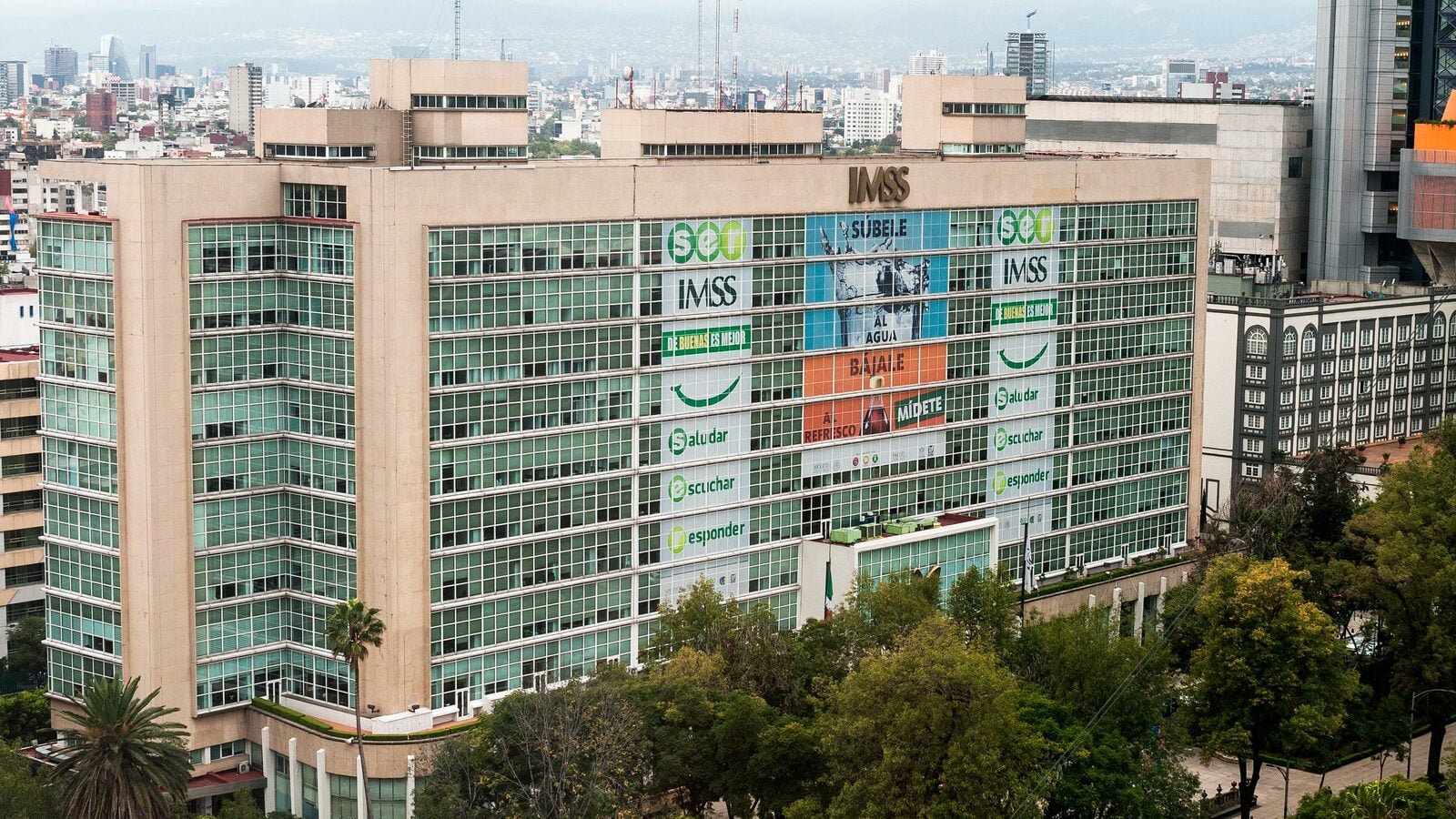 Sin acuerdos y con bloqueos: trabajadores del IMSS mantienen sus protestas